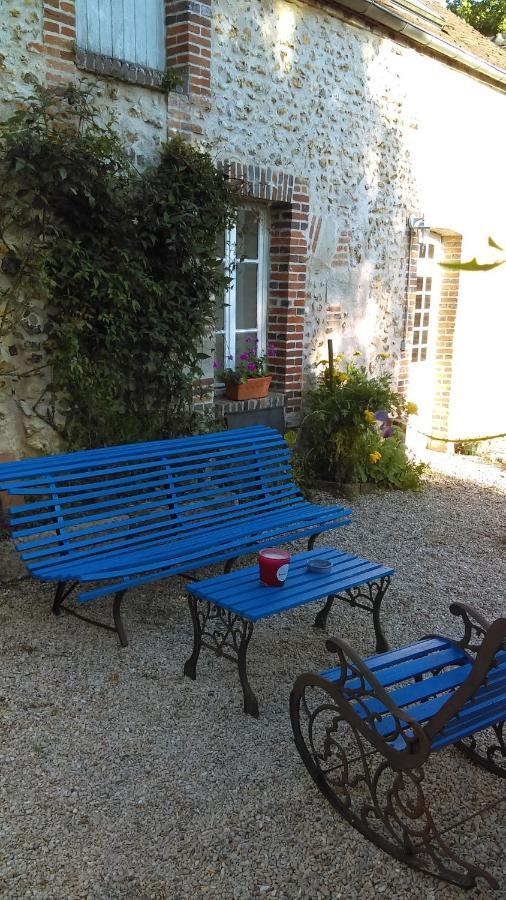 Bed and Breakfast Les 3 Roses Villeneuve-sur-Yonne Exterior foto